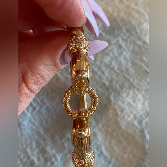 Gold-tone 2 cat bangle bracelet with clasp - Picture 5 of 7